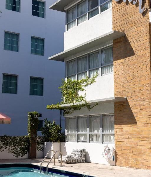 Nue-Crest Hotels & Suites