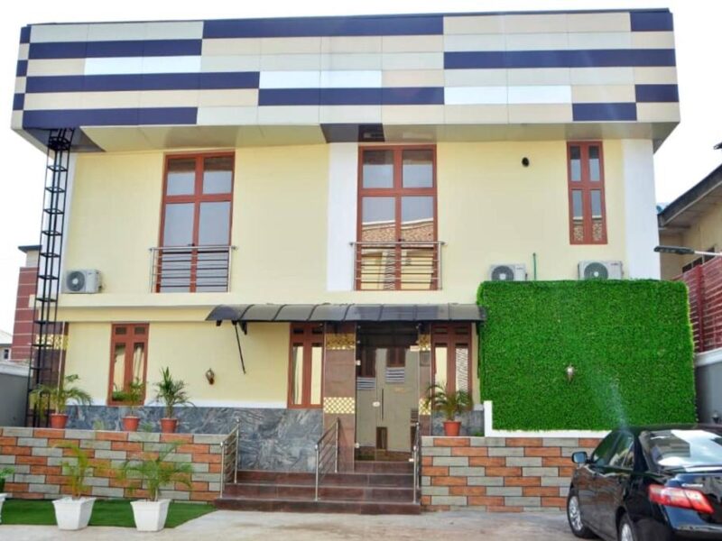 MCLorrets Suites