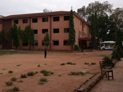 Konigin Des Friedens College